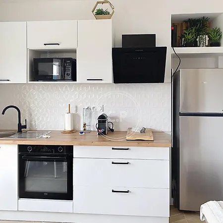 Appartement Namasté Climatisé Parking 2 Lits 4 Pers à 200m De La Belle Lumière *